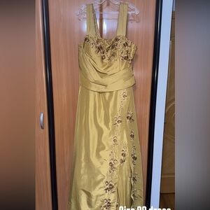 Beautiful mother of the bride/ groom dress or event dress